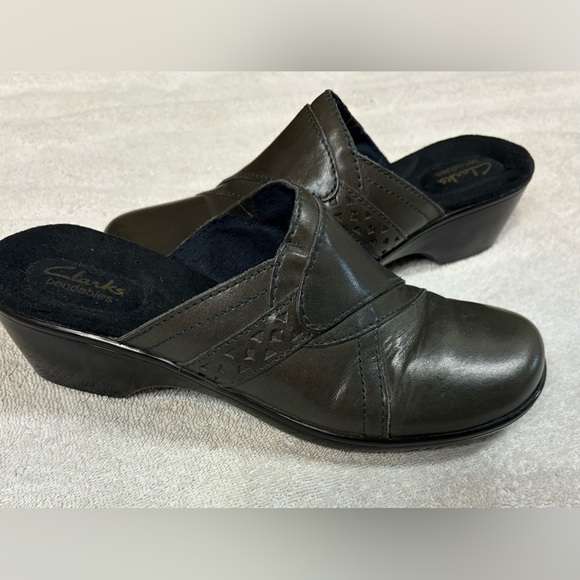 Clark’s Bendables Women’s Dark Grey Slip On Leather Clogs Size 8 - Picture 2 of 7